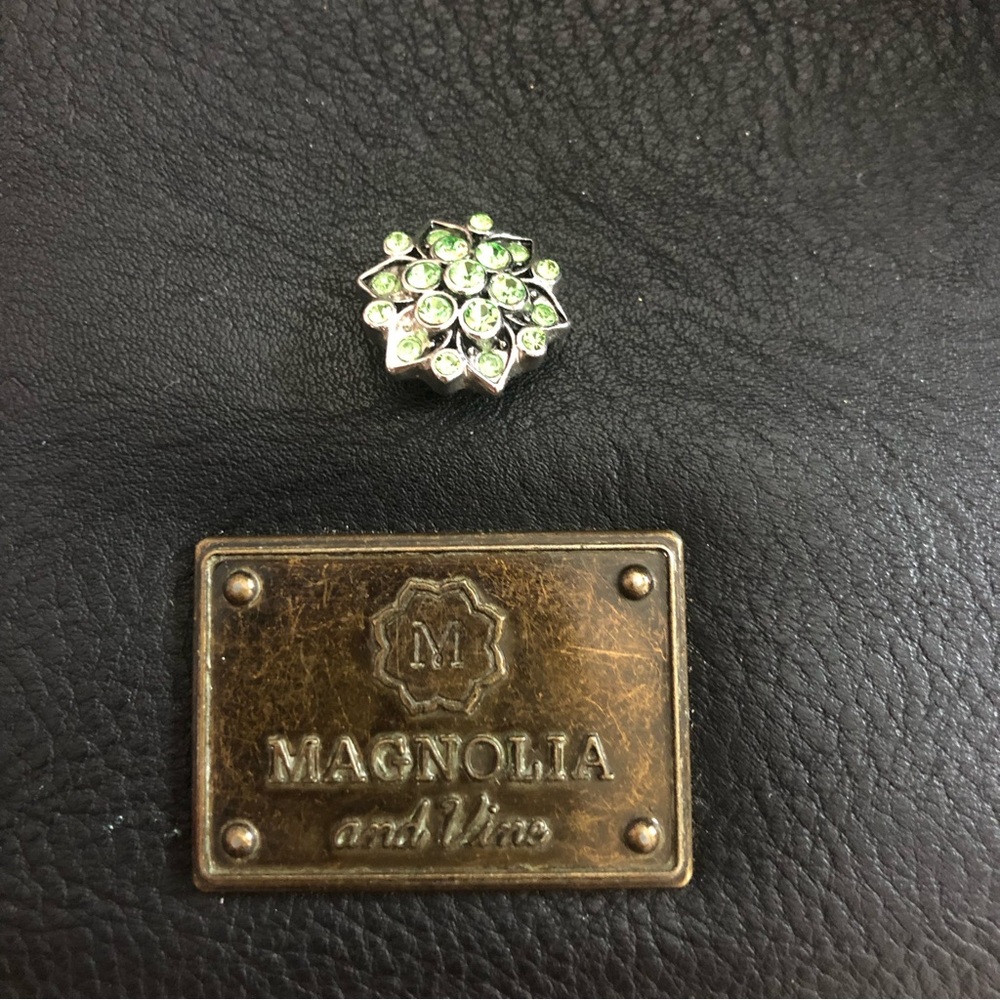 Magnolia and Vine Original Sized (18 mm) Snap in light green